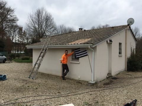 Artisan Moura Renov au travail sur un chantier de rénovation